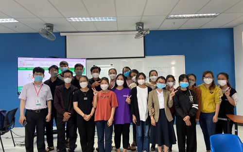 Sinh viên khóa 18 & 19 khoa Thực Phẩm tham gia Seminar về Cách viết báo khoa học đăng trên Tạp chí Khoa học Đại học Đông Á
